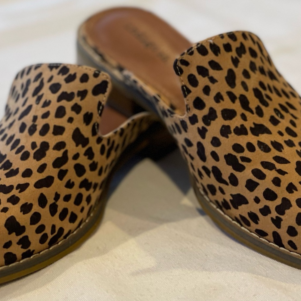 Size 8 Indigo Rd. Slides with 1/4” heel